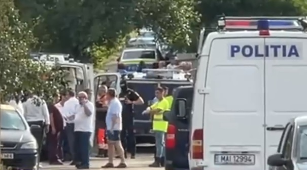 Criminalul din Bascov și-a ucis rudele după un plan stabilit. A mers din cameră în cameră și le-a omorât cu pietre de mărimi diferite