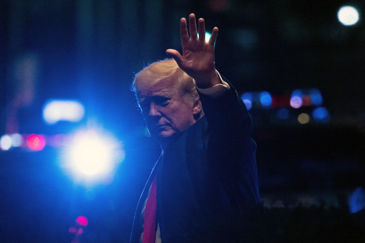 Donald Trump se folosește de raidul FBI pentru a cere bani de la susținătorii săi