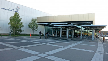 intrare terminal Aeroportul Charles de Gaulle din Paris.