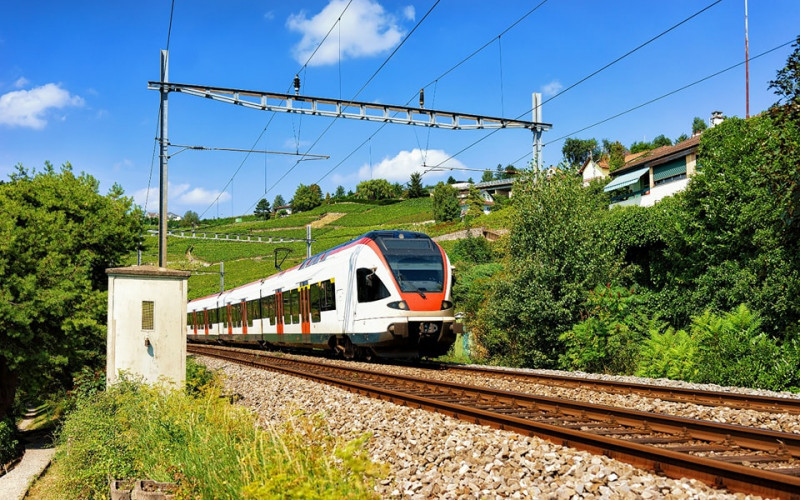 Sorin Grindeanu anunță o nouă licitație pentru alte 20 trenuri electrice. foto: Facebook/Sorin Grindeanu