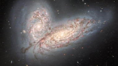 O nouă imagine furnizată de telescopul Gemini North prezintă două galaxii care se ciocnesc și care se vor fuziona