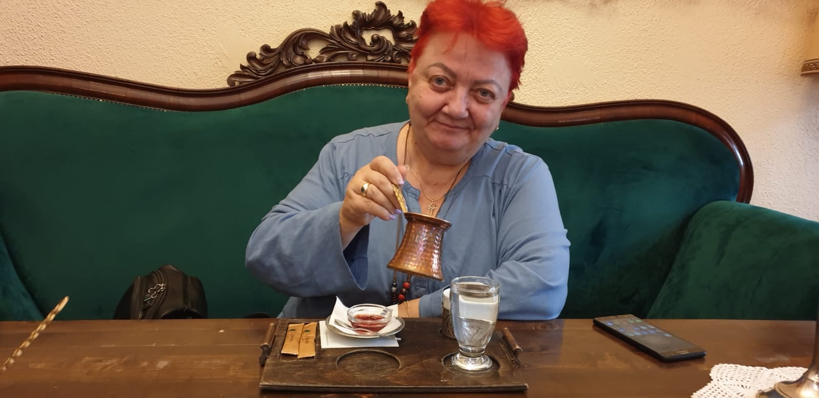 HotNews: Celebrul astrolog Minerva s-a angajat la Banca Națională: „Din păcate, n-o să mai am dreptul să ies pe sticlă”