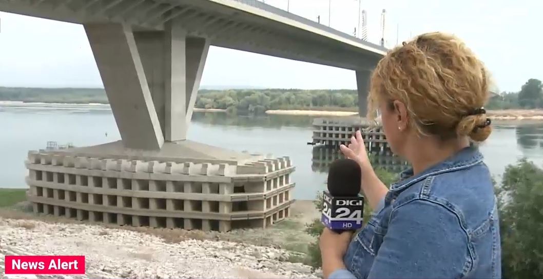 Dunărea a secat atât de mult, încât se vede baza pilonilor pe care stă Podul Prieteniei de la Calafat