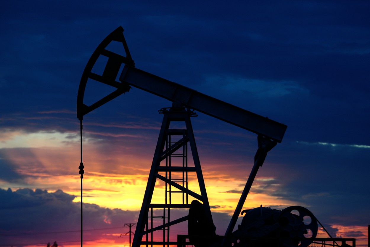 Rusia va interzice companiilor sa vanda petrol cu mai puţin de 60 de dolari barilul