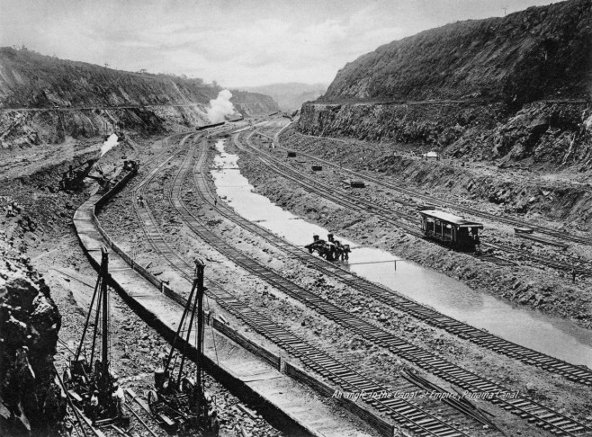 An angle in the Canal at Empire, Panama Canal