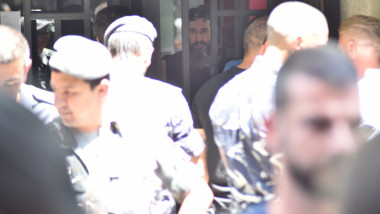 Un bărbat a luat ostatici angajaţii unei bănci din Beirut pentru a-şi recupera banii din cont.