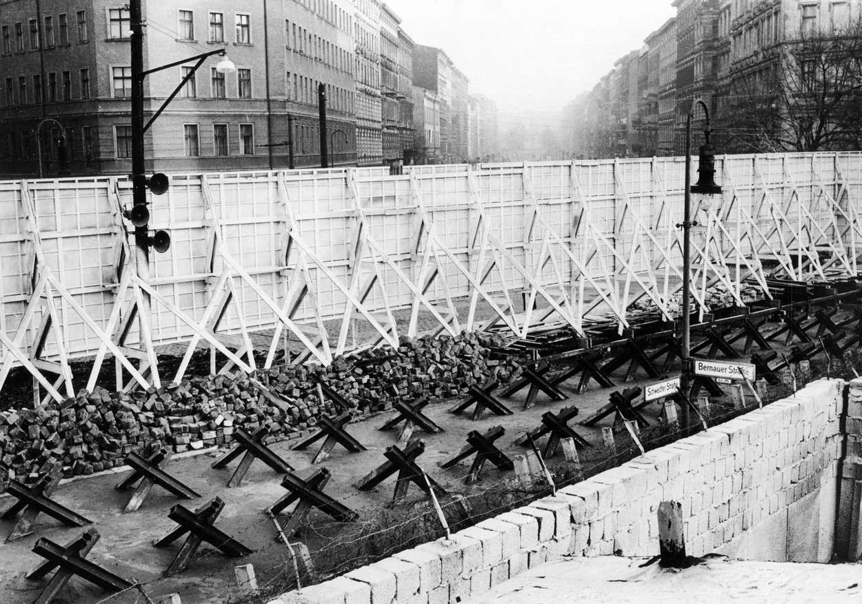 Pe 13 august 1961 a început construcția Zidului Berlinului, care a împărțit capitala Germaniei în două vreme de zeci de ani