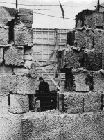 Berlin, Blick durch Baulücke in der Mauer