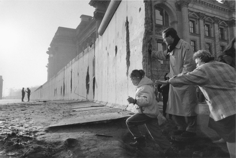 Berlin, Mauer hinter Reichstag / 1990