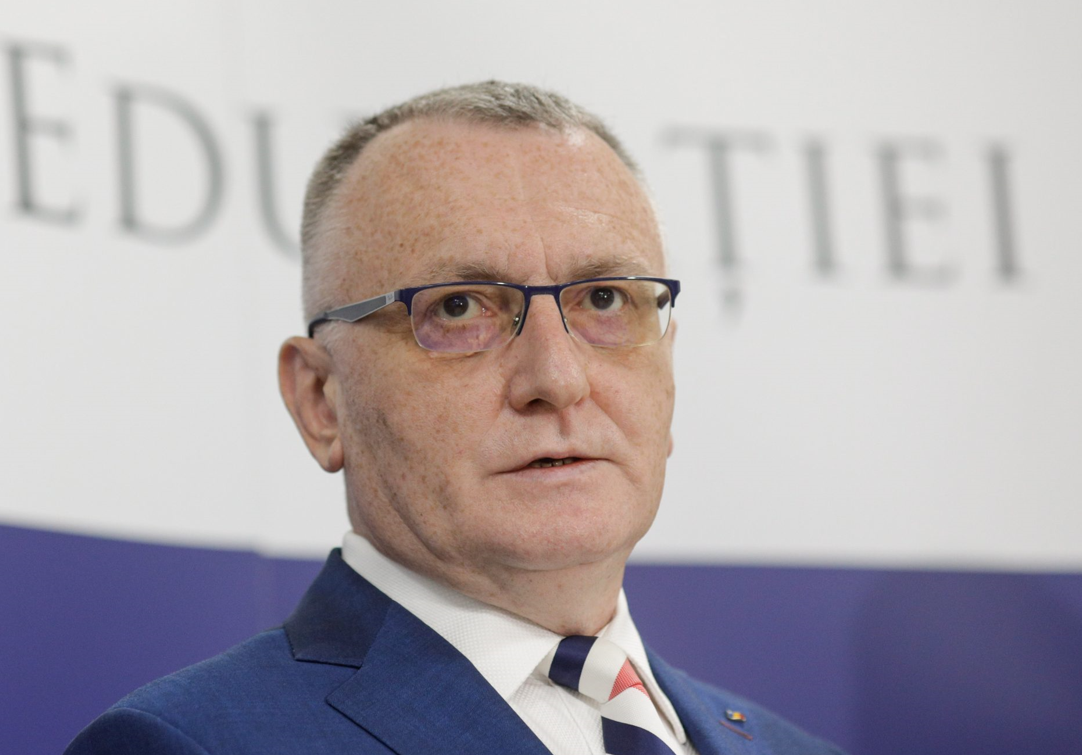Sorin Cîmpeanu: Pentru orice cadru didactic, salariul trebuie să fie cel puţin egal cu salariul mediu