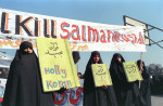 salman rushdie demonstratie in teheran feb 1989 profimedia-0068396743