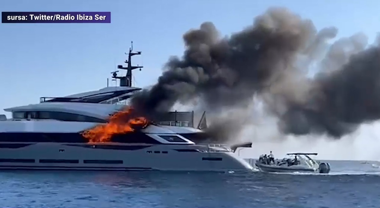VIDEO Un superiaht lansat la apă în urmă cu doar o lună a ars în Marea Mediterană