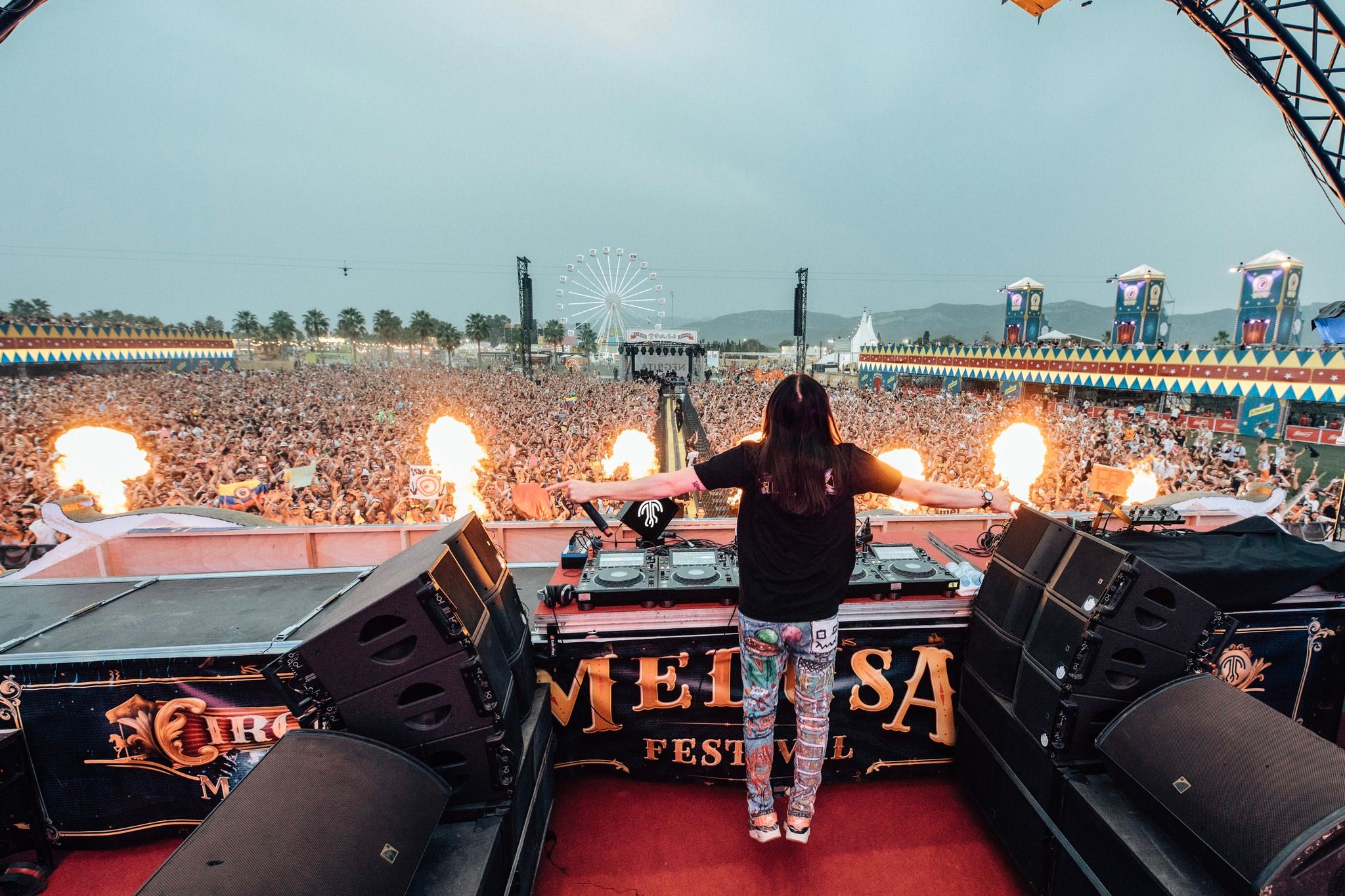 Un om a murit și 40 au fost răniți după ce o bucată dintr-o scenă s-a prăbușit la unul din marile festivaluri din Spania