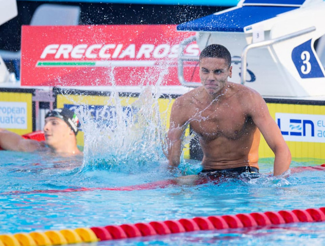 David Popovici, desemnat cel mai bun sportiv în probele masculine, la CE de Nataţie. Foto: Profimedia Images