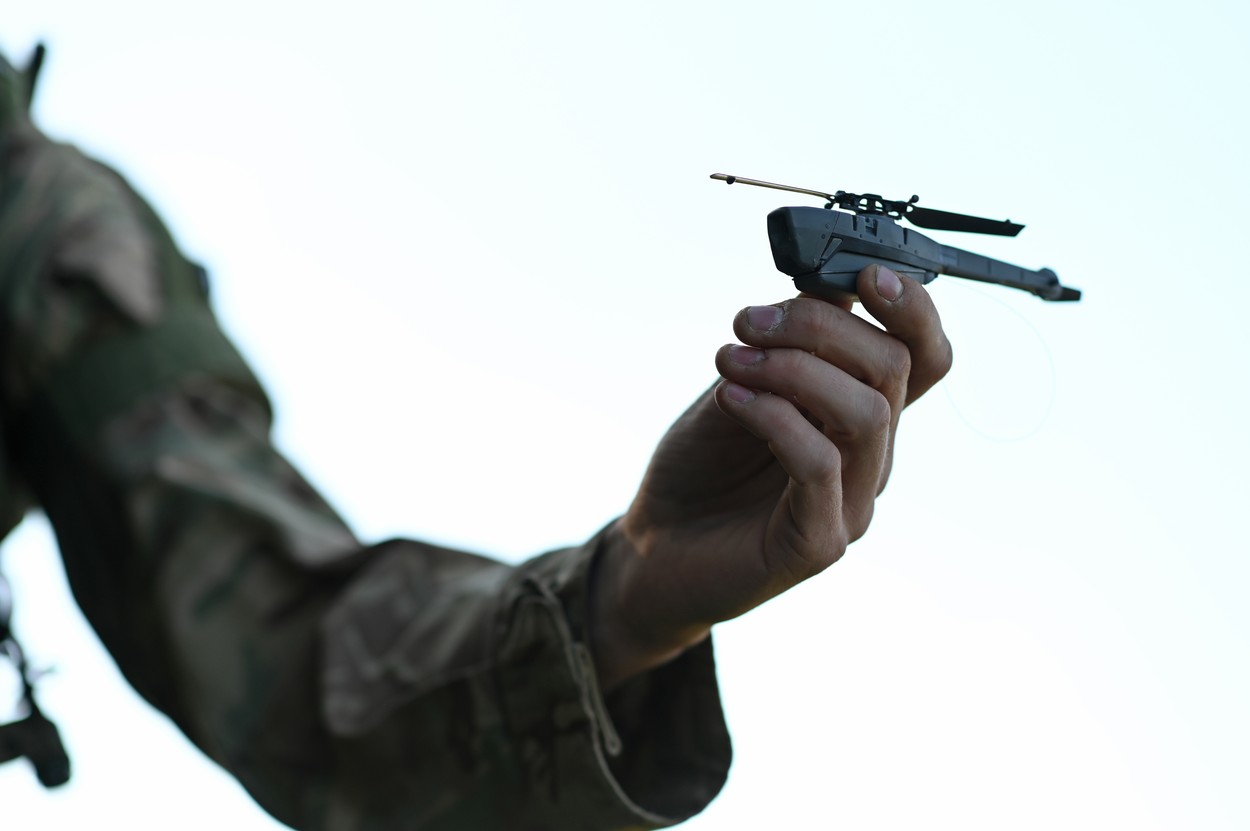 Norvegia și Marea Britanie vor cumpăra împreună și vor trimite în Ucraina micro-drone Black Hornet greu de detectat