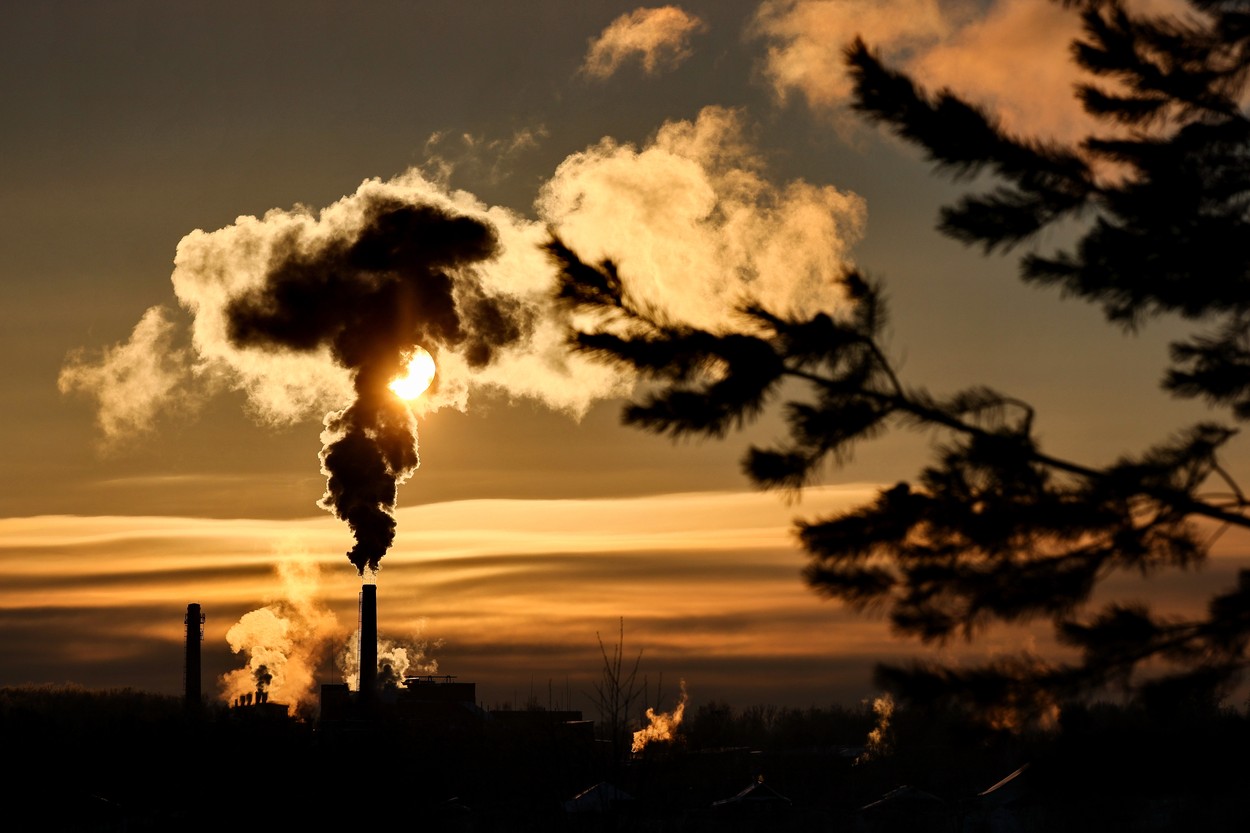 Băncile din SUA și Marea Britanie sunt printre cei mai mari investitori în „bombele de carbon” din Rusia (The Guardian)