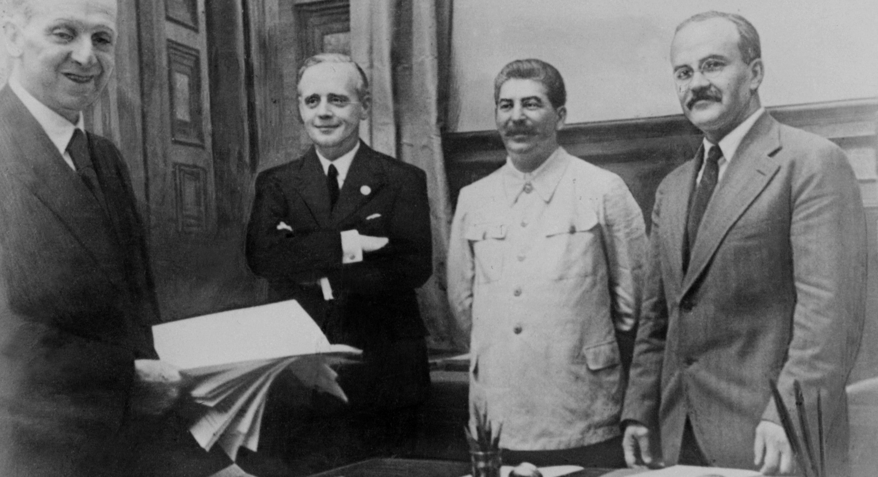 Cum interpretează Rusia Pactul Ribbentrop-Molotov: „A ajutat să extindem granița de vest a URSS cu circa 350 km”. Acolo se afla Polonia