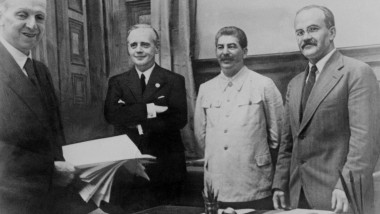 From left: Friedrich Gaus from Germany, Joachim von Ribbentrop, German Foreign Minister, Joseph Stalin, Soviet head of state and his Foreign Minister Vyacheslav Molotov pose 23 August 1939 in Kremlin in Moscow after signing the Soviet-German Non-Aggression Pact