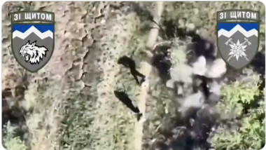 grenada explodeaza langa 2 soldati rusi