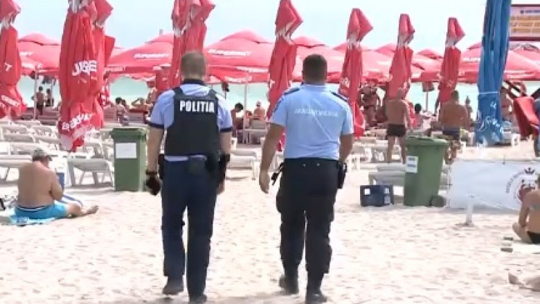 politisti pe plaja
