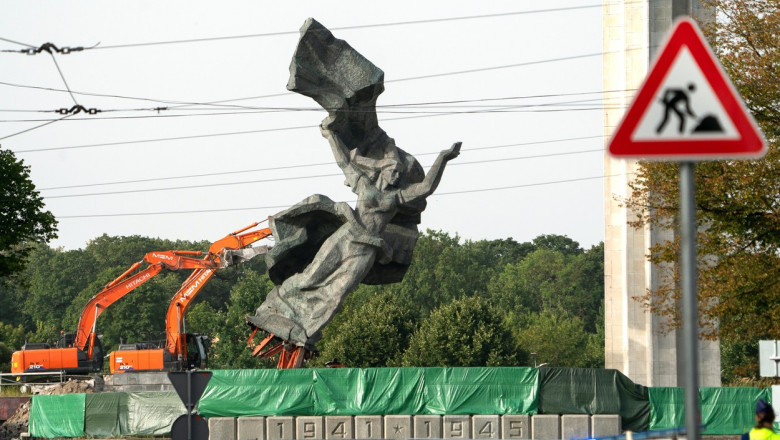 Latvia WWII Soviet Monument Demolition