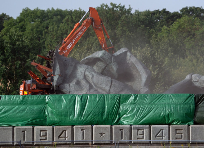 Latvia WWII Soviet Monument Demolition