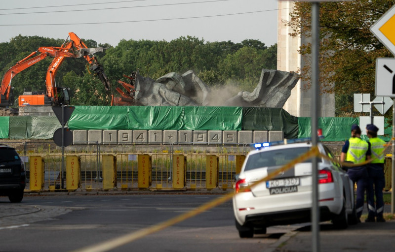 Latvia WWII Soviet Monument Demolition