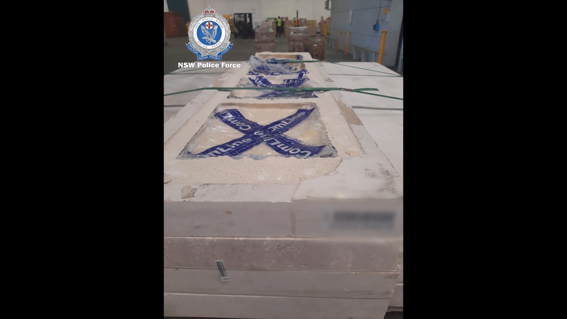 Aproape două tone de metamfetamină de peste un miliard de dolari, descoperite în plăci de marmură în containere maritime