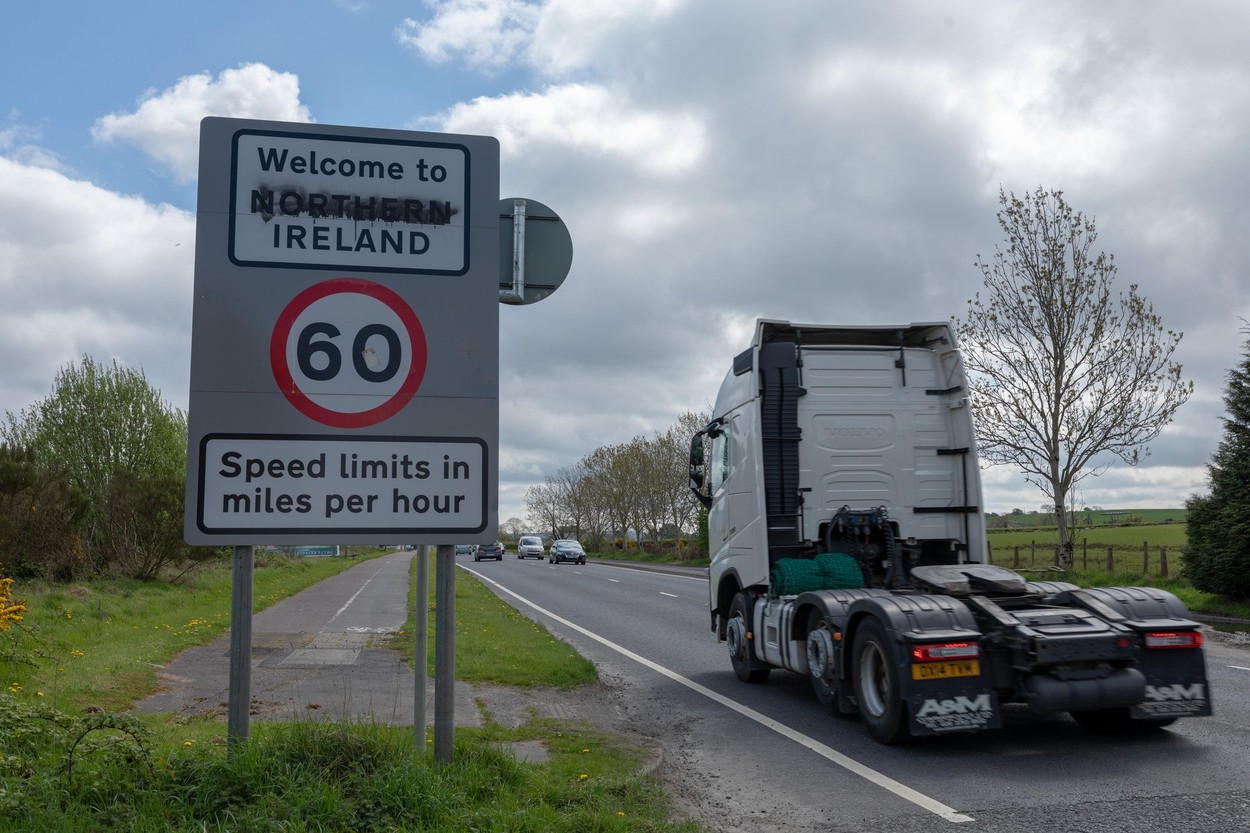 Se va rupe Irlanda de Nord de Marea Britanie? În zonele de graniță, tensiunea plutește în aer: „Sunt irlandez, nu mă consider britanic”