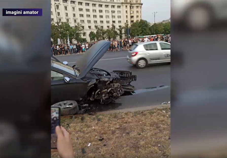 Cursă de urmărire încheiată într-un stâlp de la Palatul Parlamentului - VIDEO