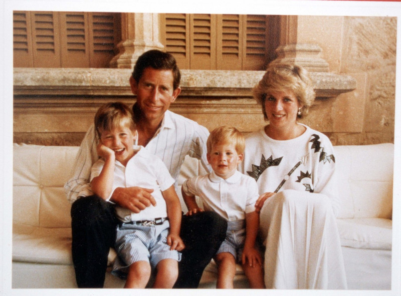 Christmas Card From The Prince And Princess Of Wales In 1987. The Picture Shows Prince Charles Princess Diana (diana Princess Of Wales Died August 1997) Prince William And Prince Harry On Holiday Together In Spain.