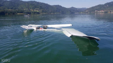 Avion ușor prăbușit în lacul Colibița