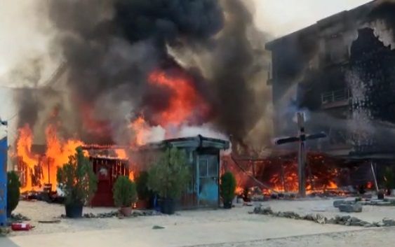 O biserică din Constanța a luat foc. Pompierii au scos din interior 11 butelii de aragaz