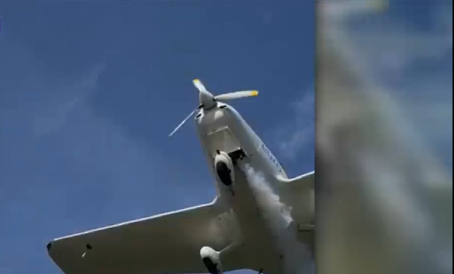 Avion prăbușit în lacul Colibița. Oamenii locului spun că pilotul obișnuia să facă manevre periculoase