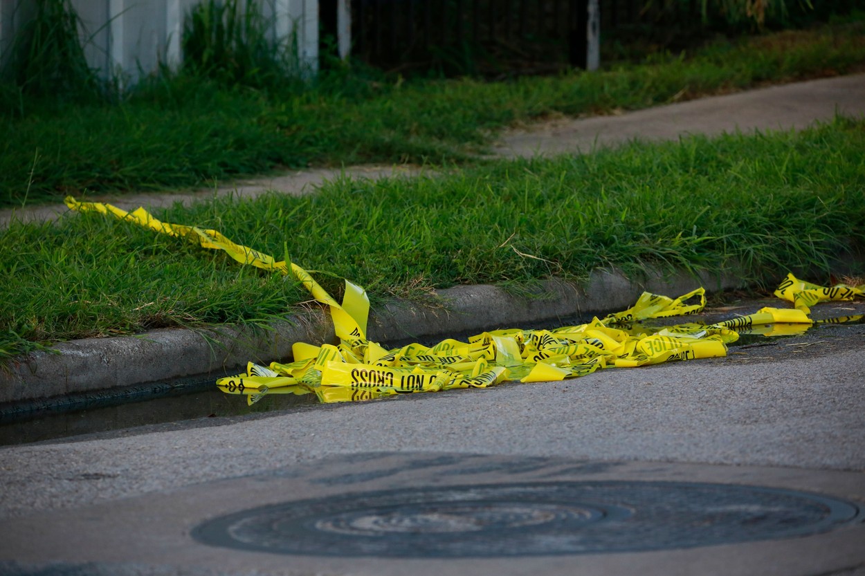 Șase oameni au murit în atacuri cu arme de foc în Detroit şi Houston