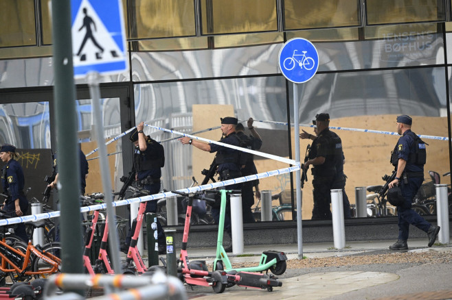 O persoană a fost ucisă și alta rănită într-un atac armat la un centru comercial din Malmo. Foto-Profimedia (5)