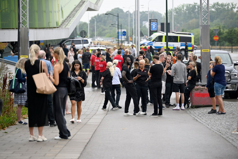 O persoană a fost ucisă și alta rănită într-un atac armat la un centru comercial din Malmo. Foto-Profimedia (6)