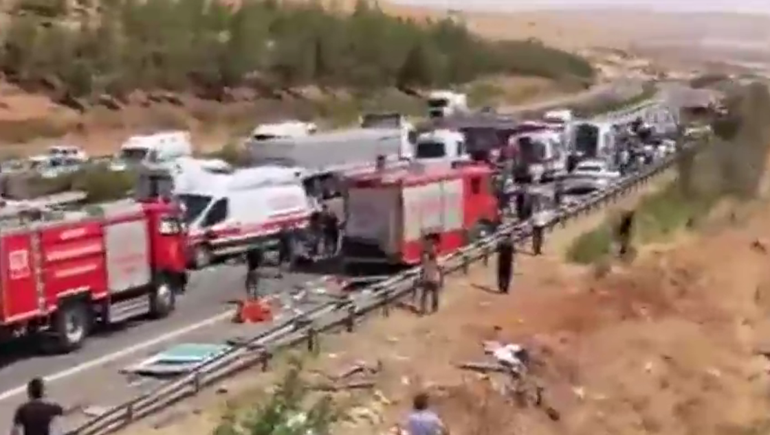 VIDEO. Accident grav în Turcia. 16 oameni au murit și alți 21 au fost răniți într-un eveniment rutier produs în sud-estul țării