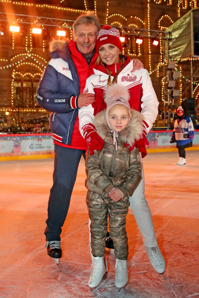 GUM ice skating rink opens in Moscow