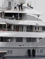 Kendall Jenner &amp; Bella Hadid Jumping from Mega Yacht Axioma