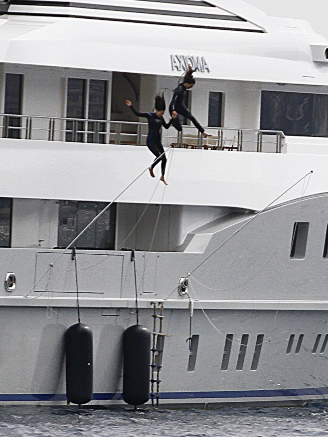 Kendall Jenner &amp; Bella Hadid Jumping from Mega Yacht Axioma