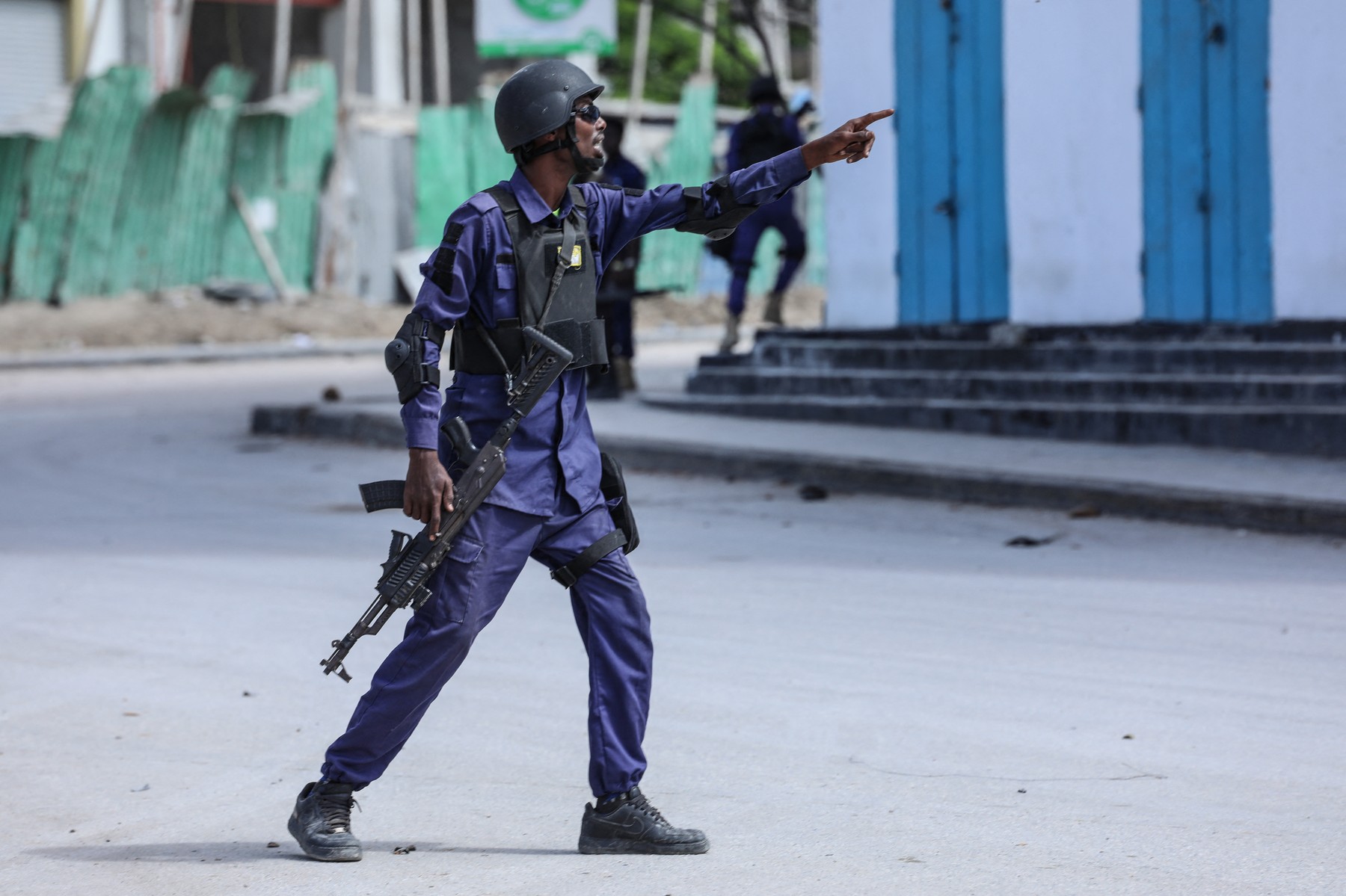 Jihadiștii Al-Shabaab care au asediat un hotel din capitala Somaliei au fost uciși. Cel puțin 13 civili au murit