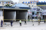 Cel puţin 13 civili au fost ucişi în confruntările dintre islamişti radicali shebab, care au atacat un hotel din Mogadiscio, şi forţele de securitate. Foto-Profimedia (7)