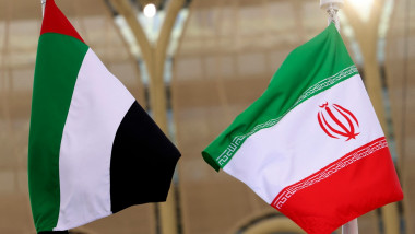 Steagurile EAU și Iran.