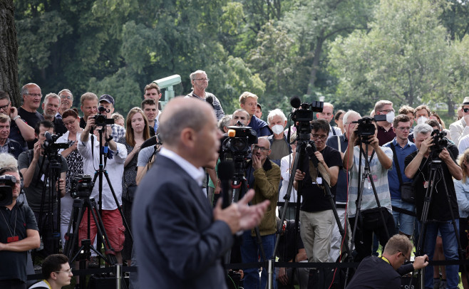 olaf scholz in sanii goi profimedia-0715549438