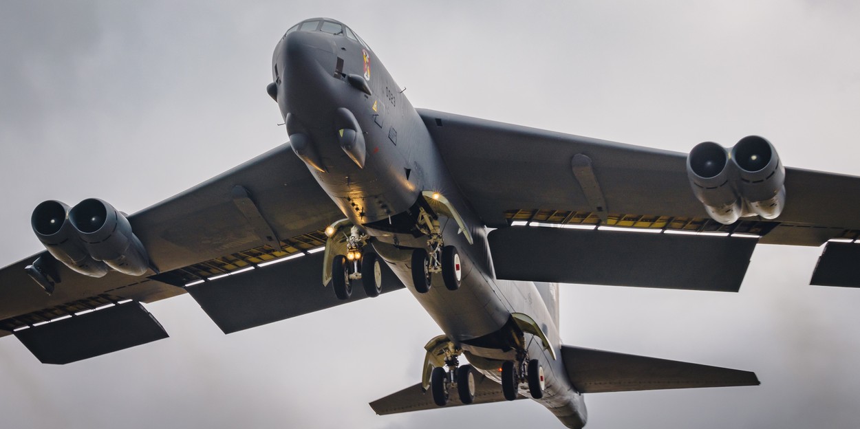Două bombardiere americane survolează statele NATO din sud-estul Europei