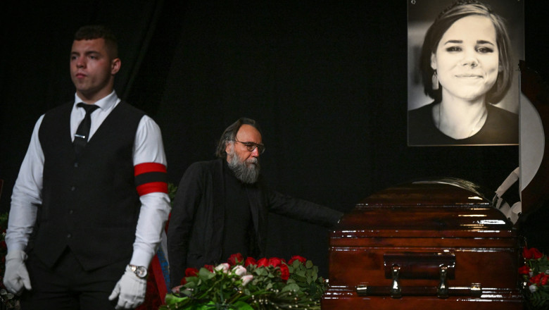 Russian ideologue Alexander Dugin (C) attends a farewell ceremony for his daughter Daria Dugina,