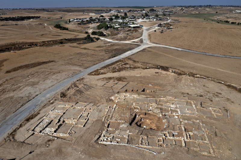 Autorităţile din Israel au prezentat marţi ruinele vechi de 1.200 de ani ale unei construcţii din Deşertul Negev