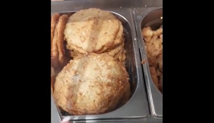 Carne cu viermi la vânzare într-o shaormerie din București. Fast-food-ul a fost închis temporar