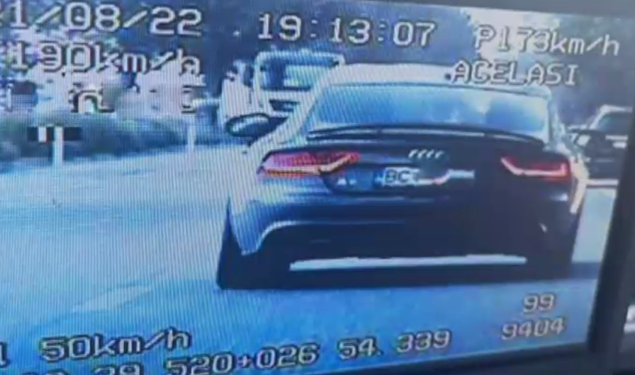 Tânăr prins de două ori într-o zi când circula cu viteză în localitate. Prima dată cu 114 km/oră, a doua oară cu 190 km/h